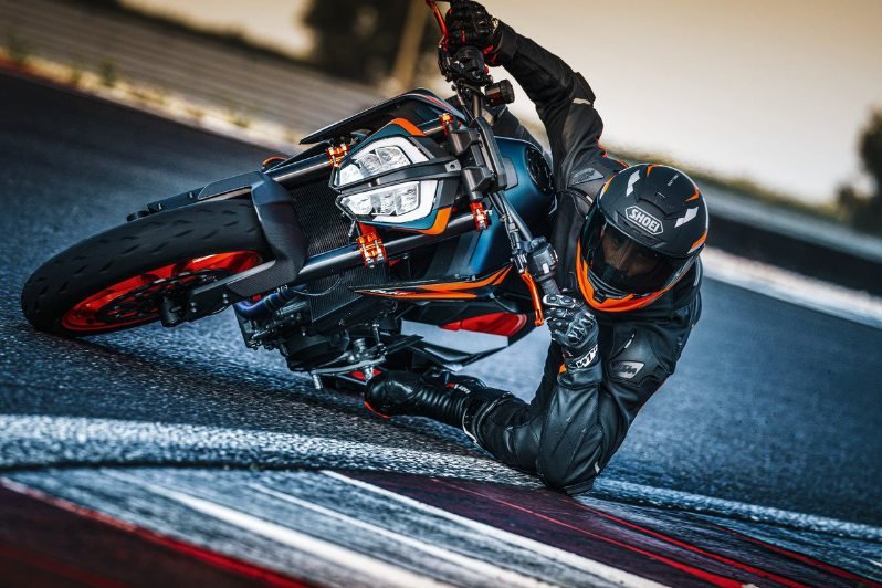 KTM 890 Duke R 2022 Punya Warna Baru 