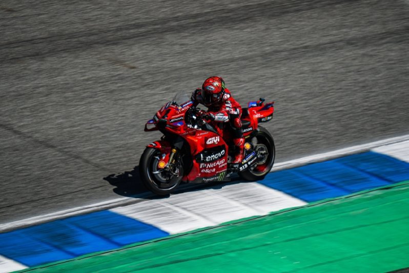 JurnalbikersKualifikasi MotoGP Thailand 2024: Pecco Bagnaia Pole ...